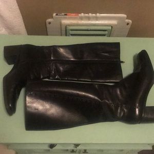 Black leather Bandolino boots